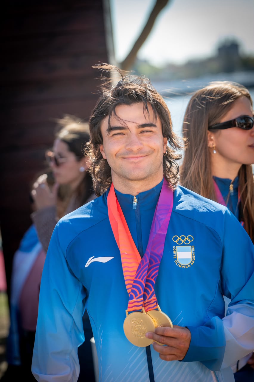Santino con sus dos medallas de oro de los Juegos ODESUR 2026